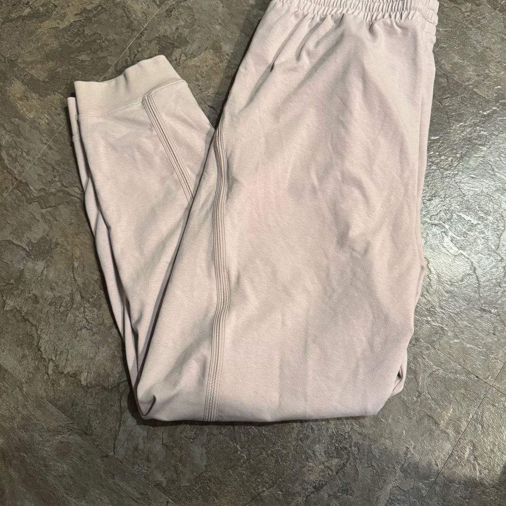 On cloud Joggers